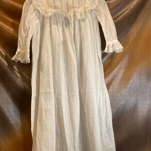 Vintage 30’s White Lace linen with hand made lace & tiny buttons Nightgown Box Q